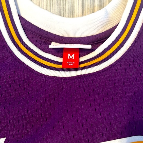 Los Angeles Lakers Jerry West Mitchell and Ness Swingman Jersey 1971-1972 - Picture 7 of 7
